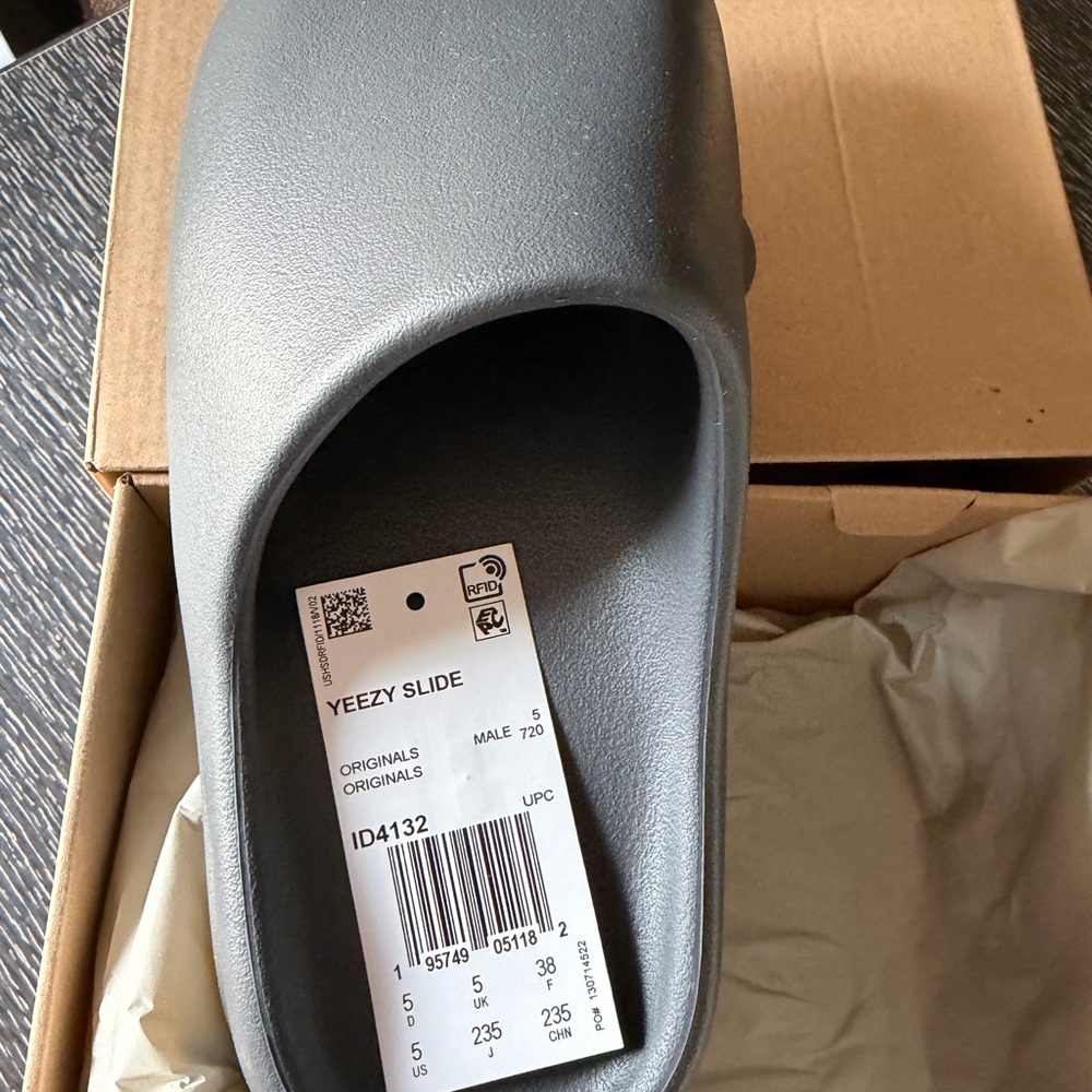 Yeezy Slide - Dark Grey